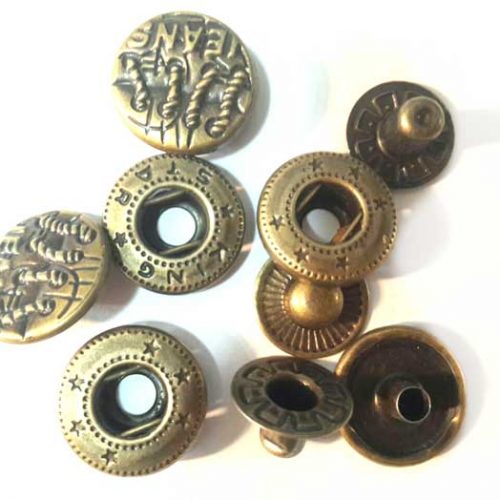 دکمه چهار پارچه
